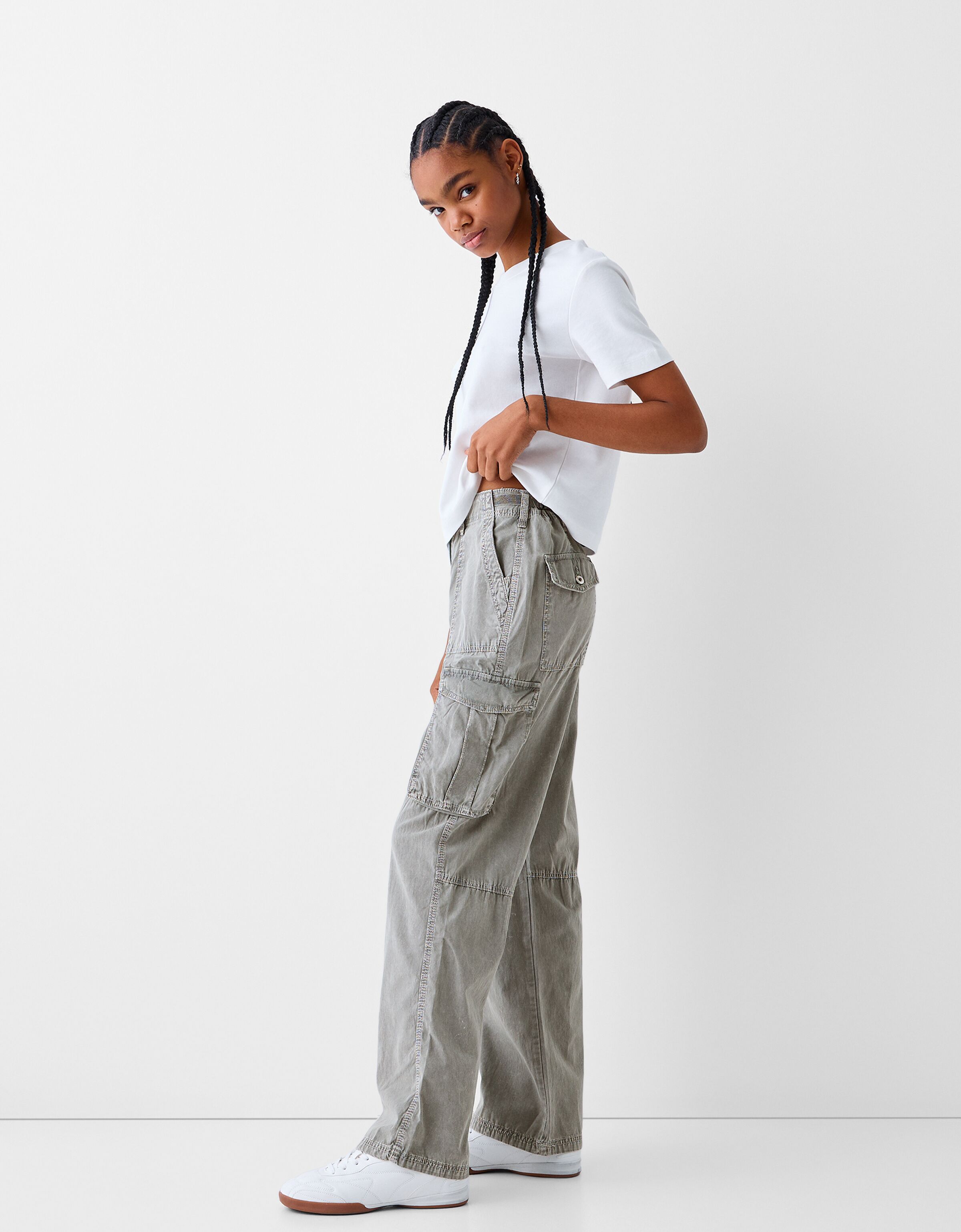 Bershka white cargo best sale pants