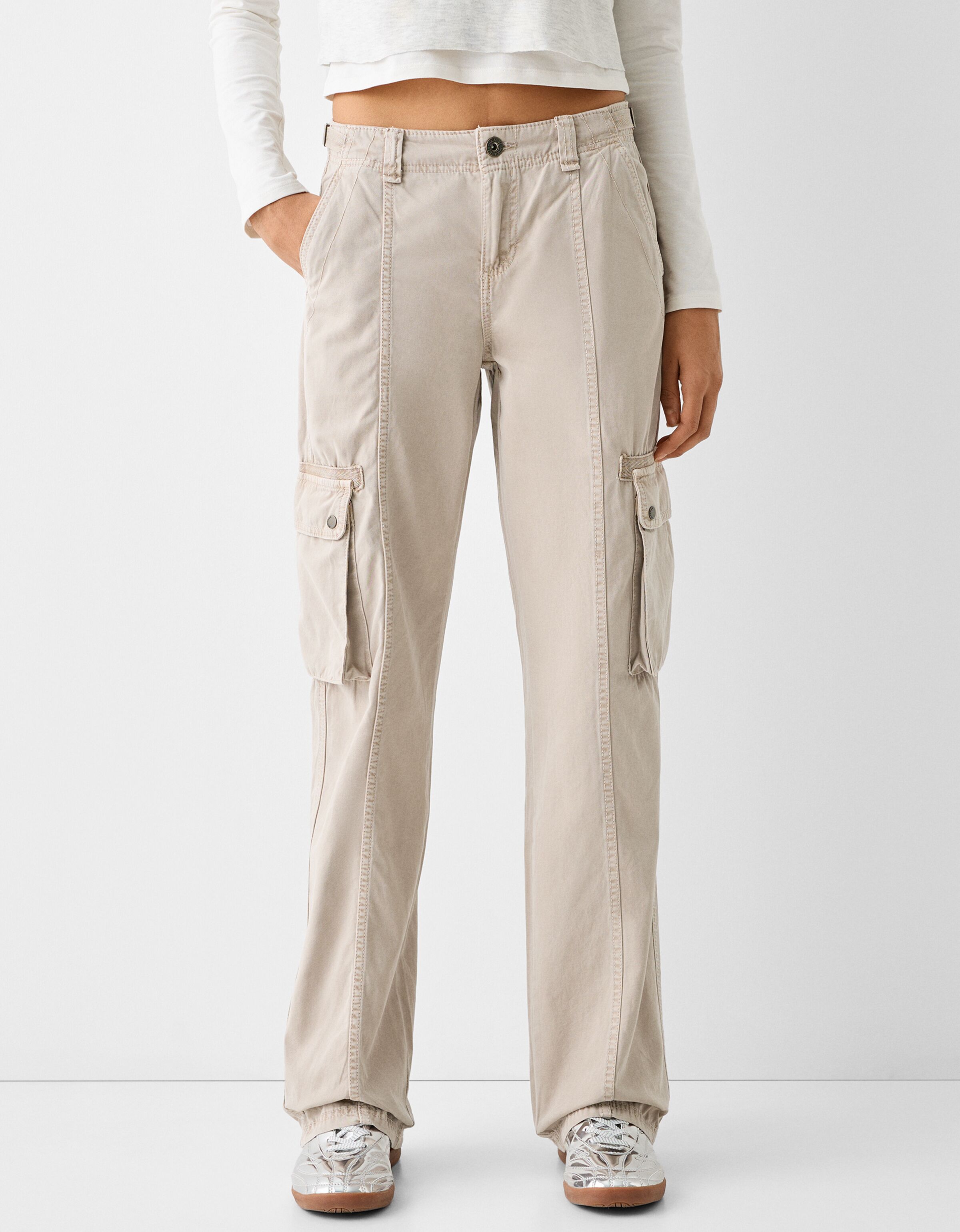 Pantalon cargo best sale con cadena bershka