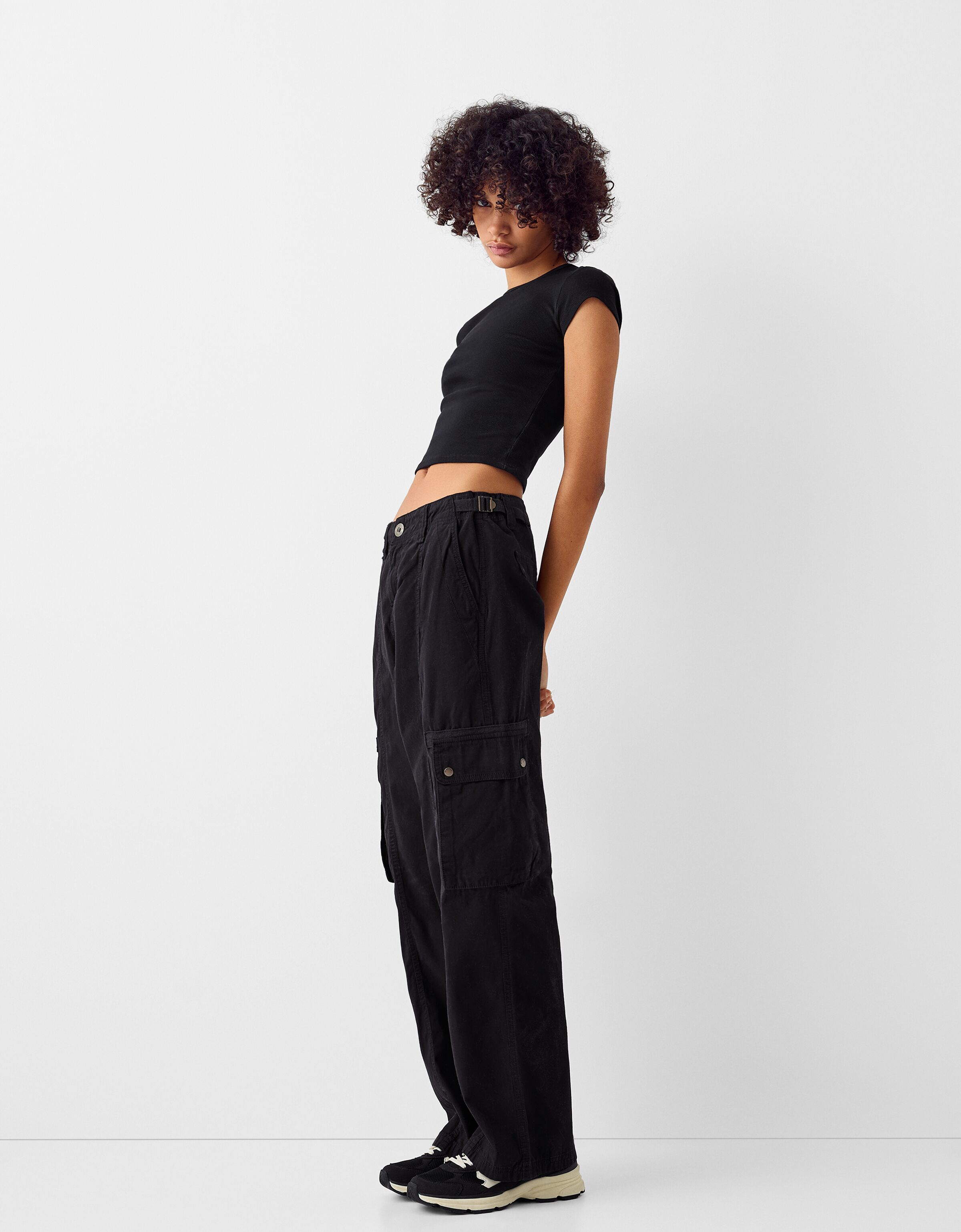 Bershka black hotsell cargo trousers