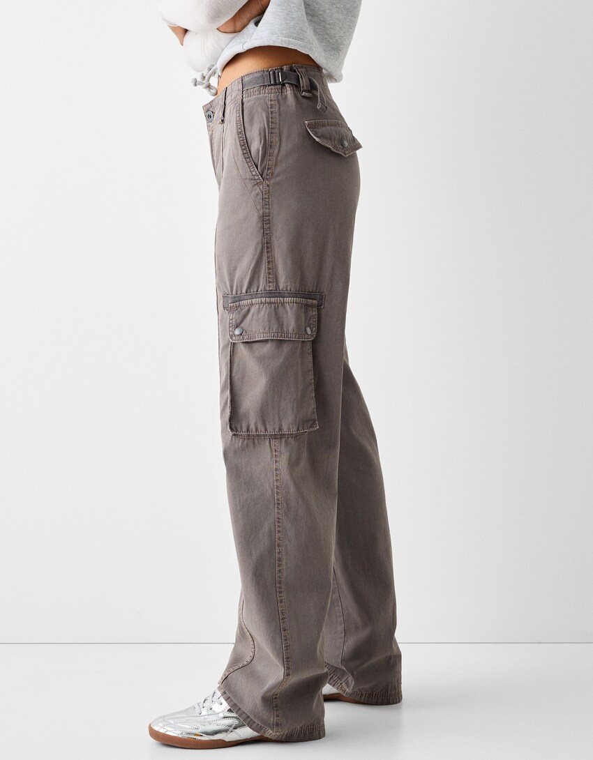 Adjustable straight-fit cotton cargo pants - Women | Bershka