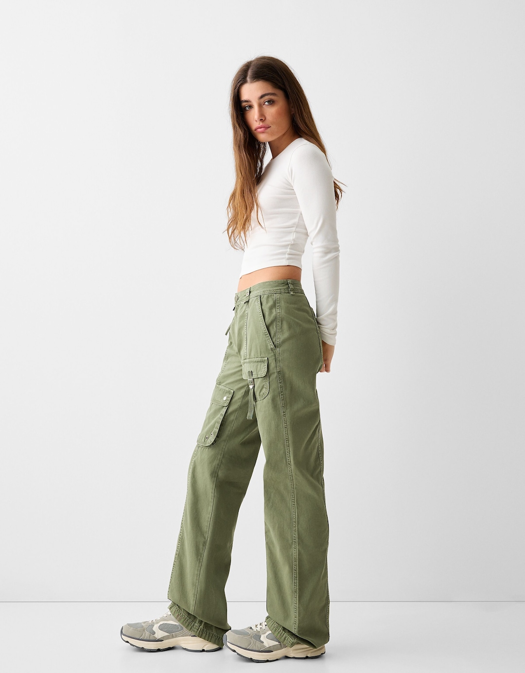 Pantaloni cargo low waist in cotone con fascetta