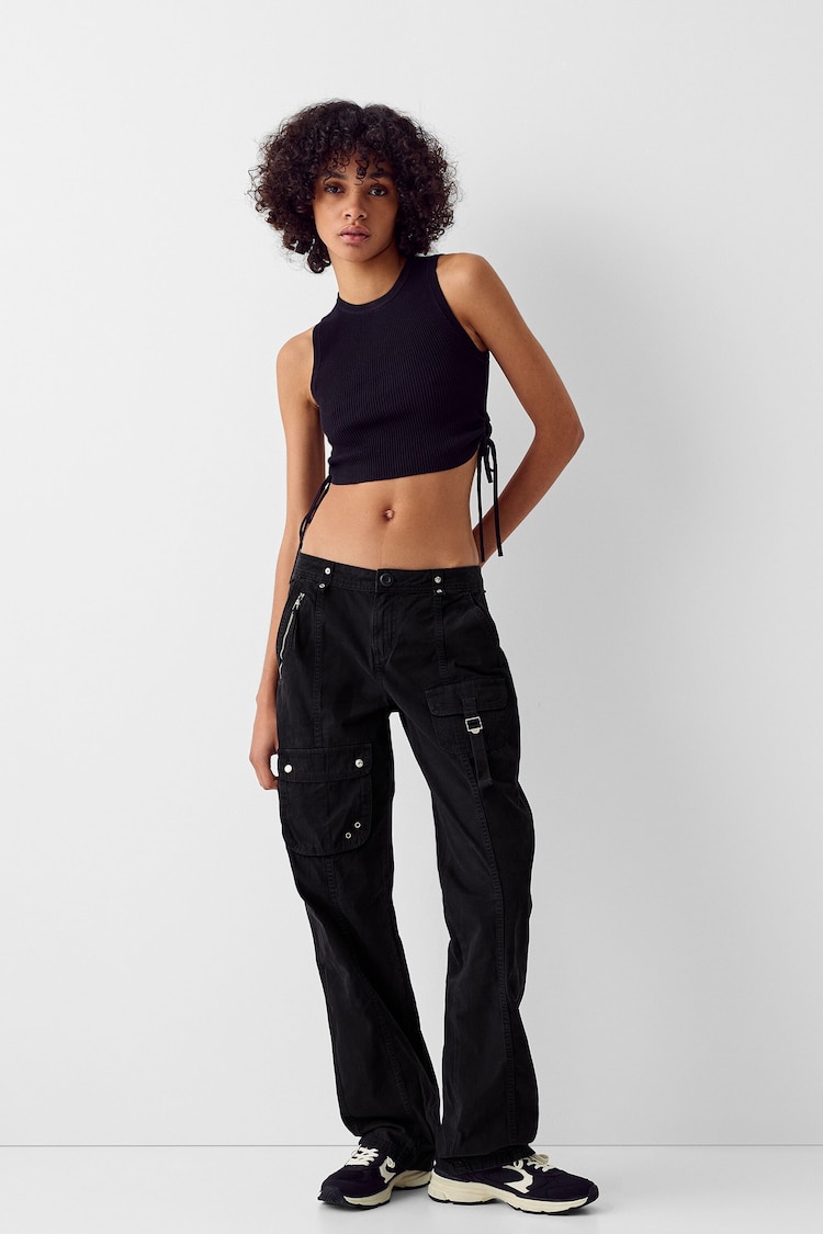 Low-waist cotton cargo pants with strap