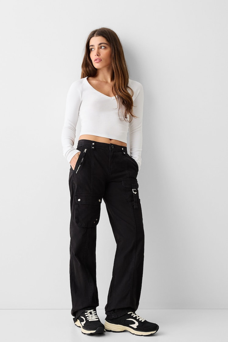 Low-waist cotton cargo pants with strap