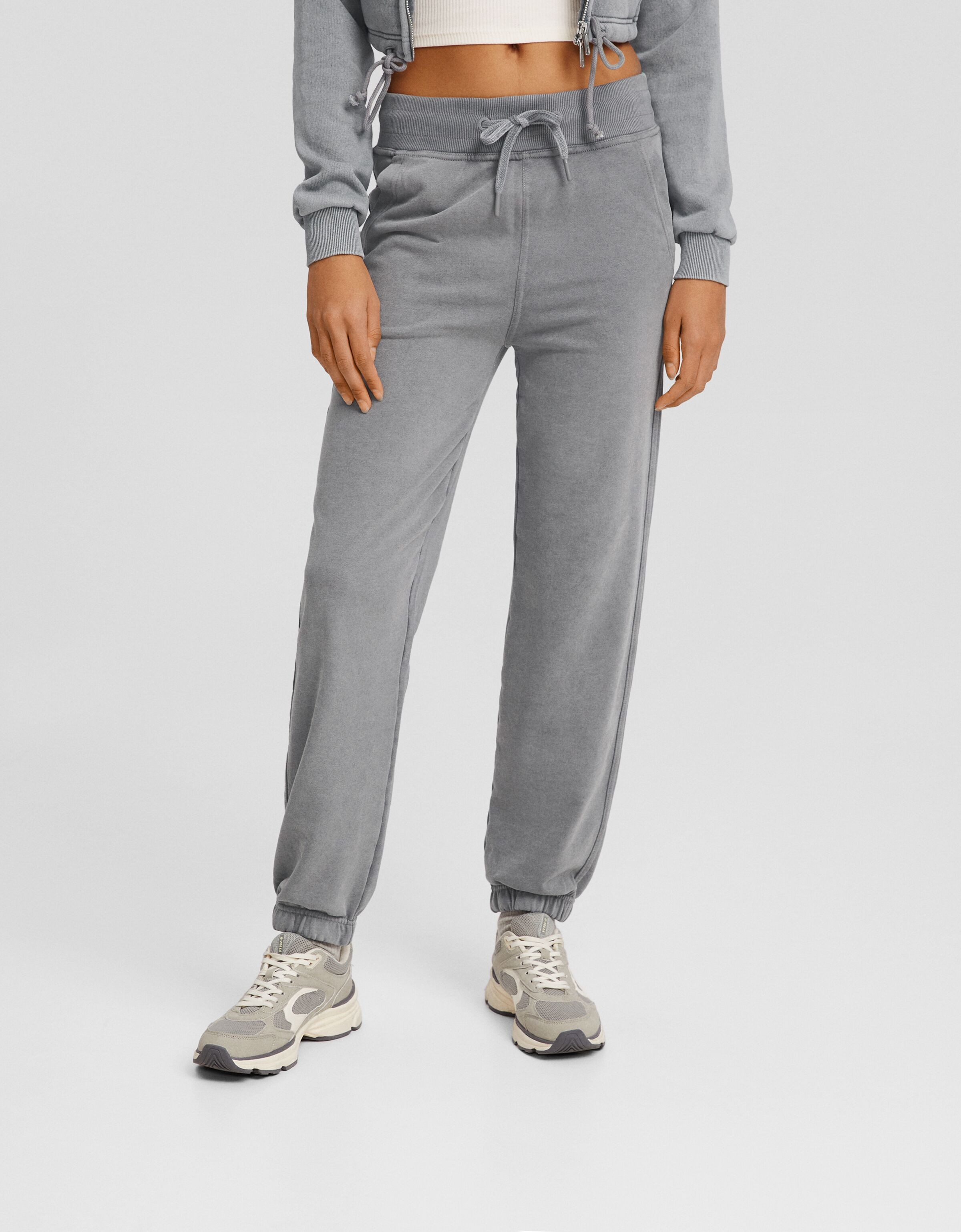 Bershka joggers best sale with chain