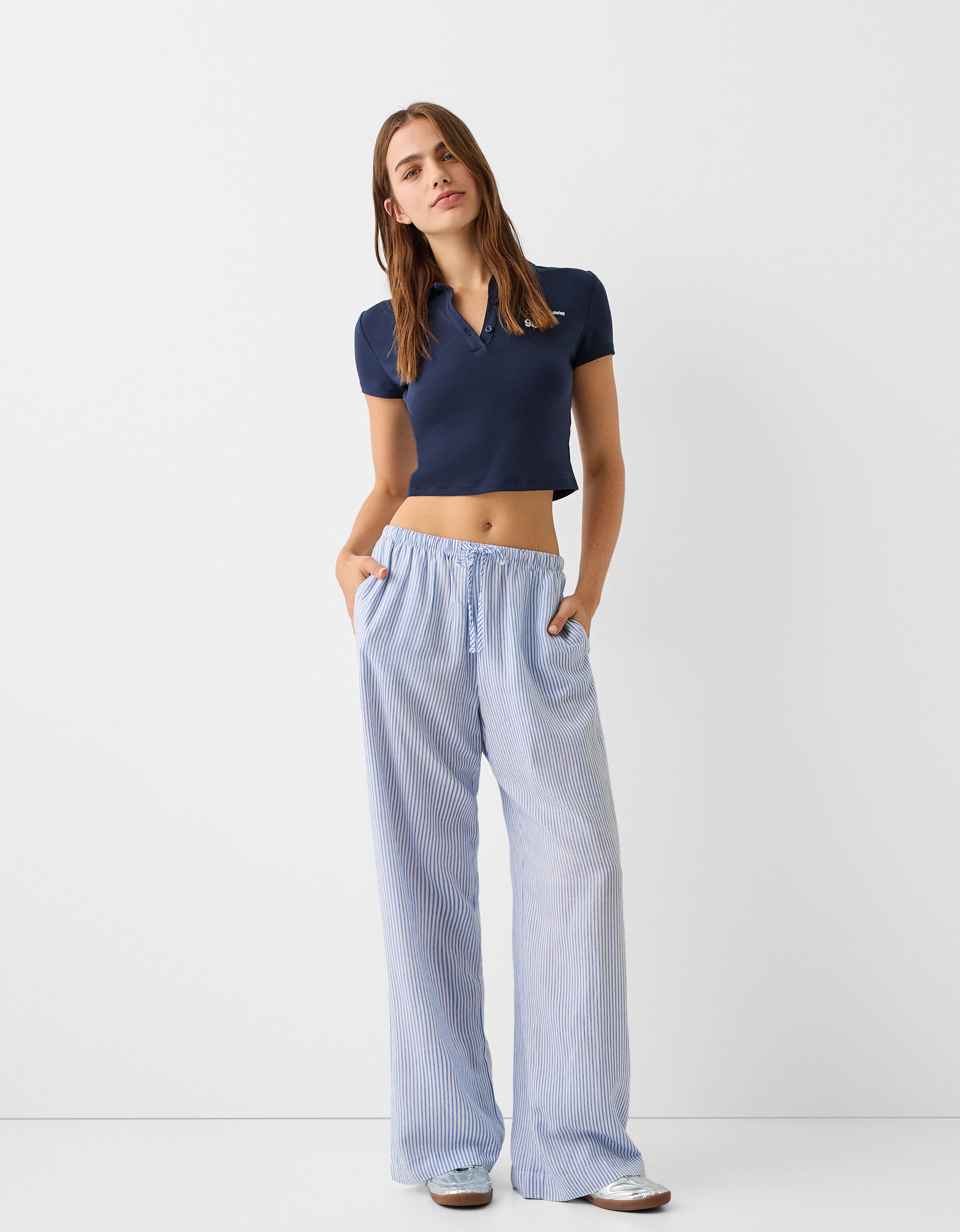 Straight leg linen blend trousers with an elastic waist