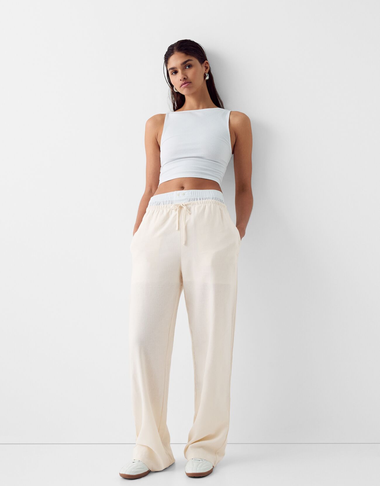 Straight leg linen blend trousers with an elastic waist