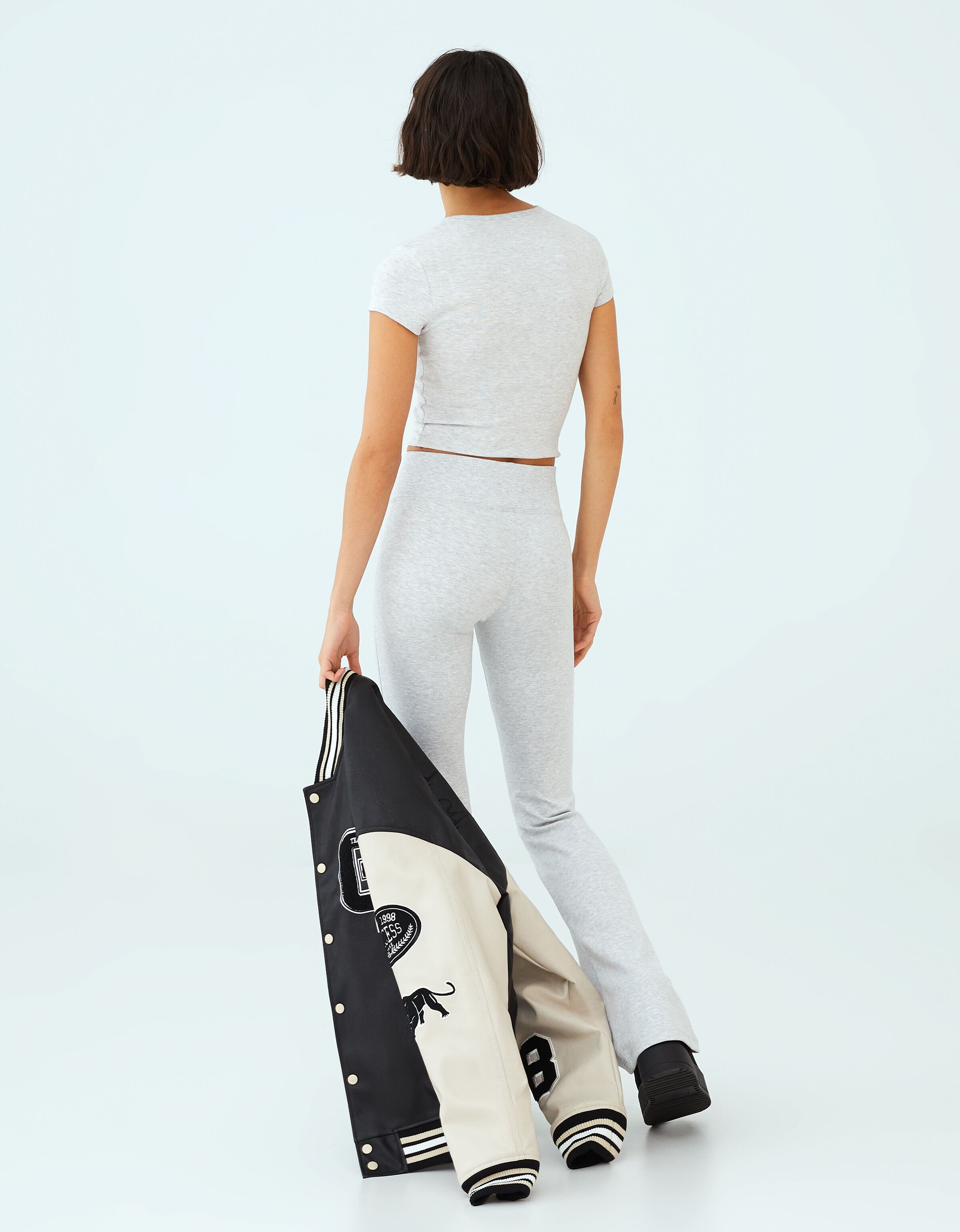 Pantaloni a discount campana stradivarius