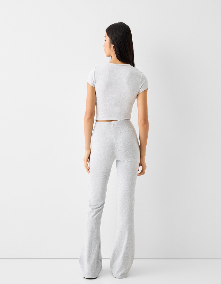 Zvonaste flare pantalone s rebrastim strukom-Siva-2