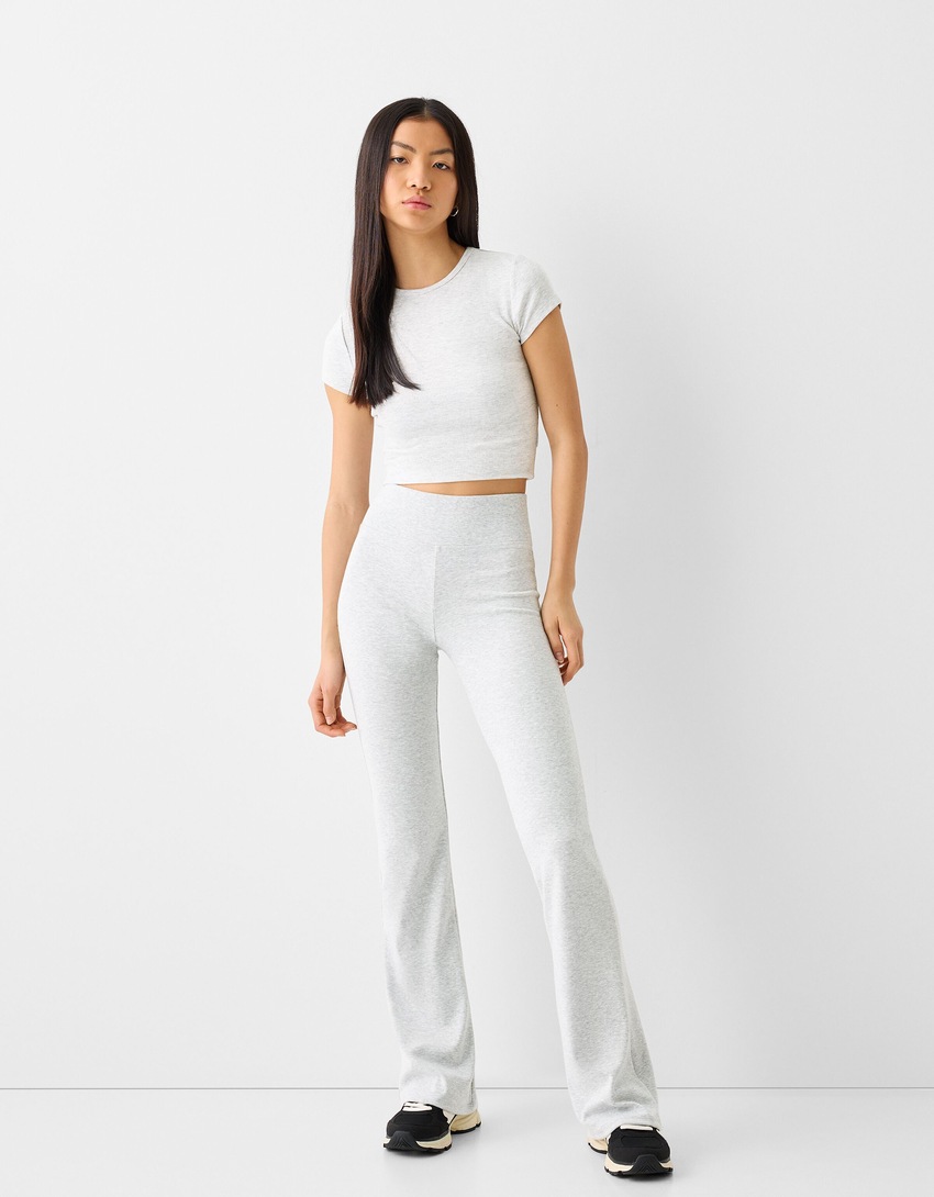 Zvonaste flare pantalone s rebrastim strukom-Siva-0