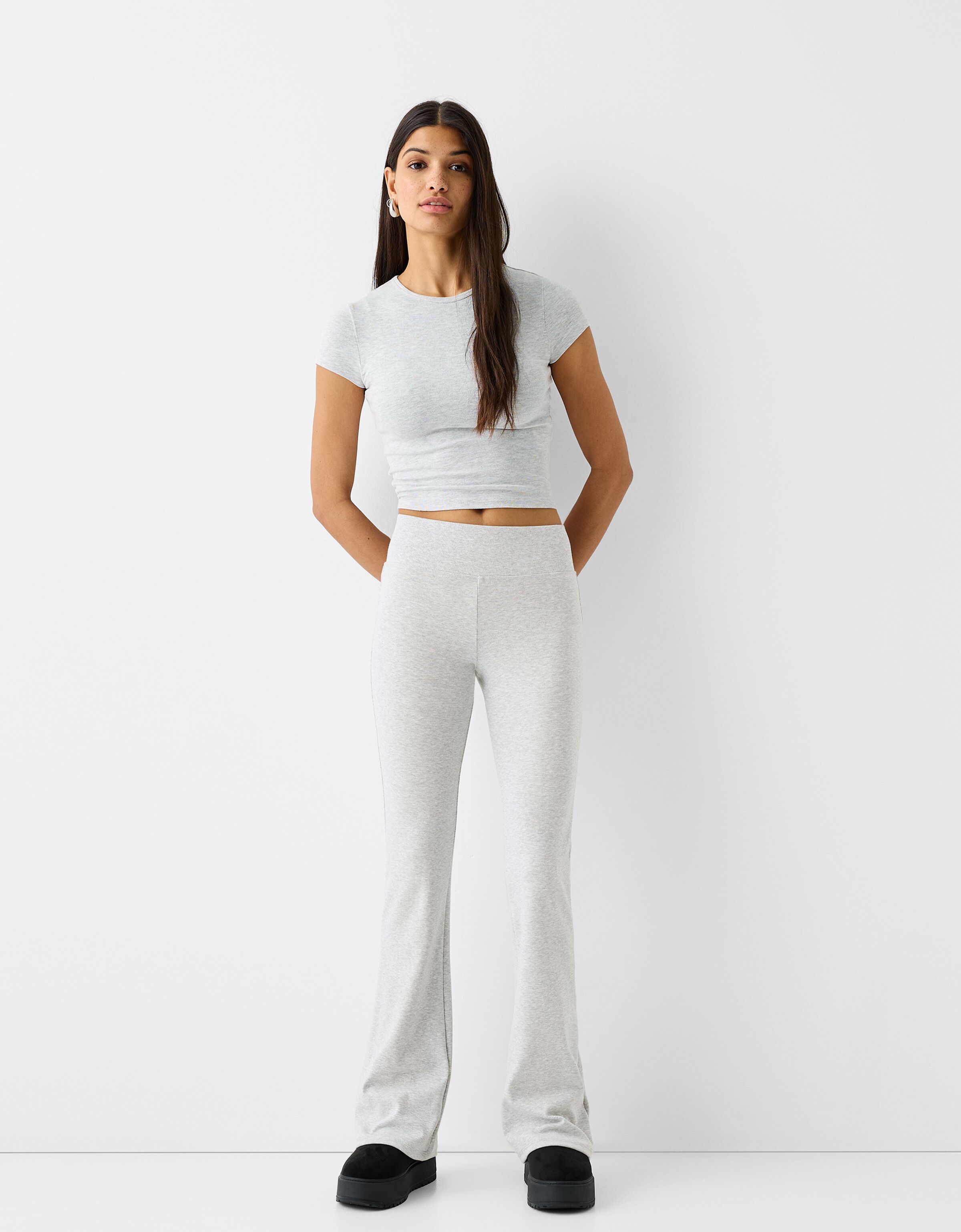 Pantalon chandal gris discount bershka