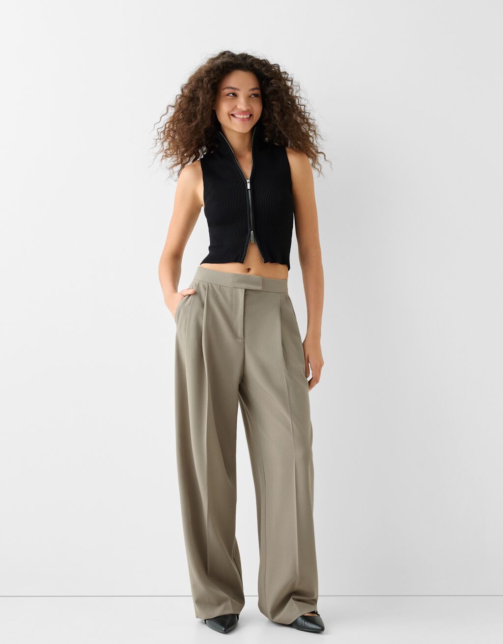 Relaxed fit trousers with double darts
