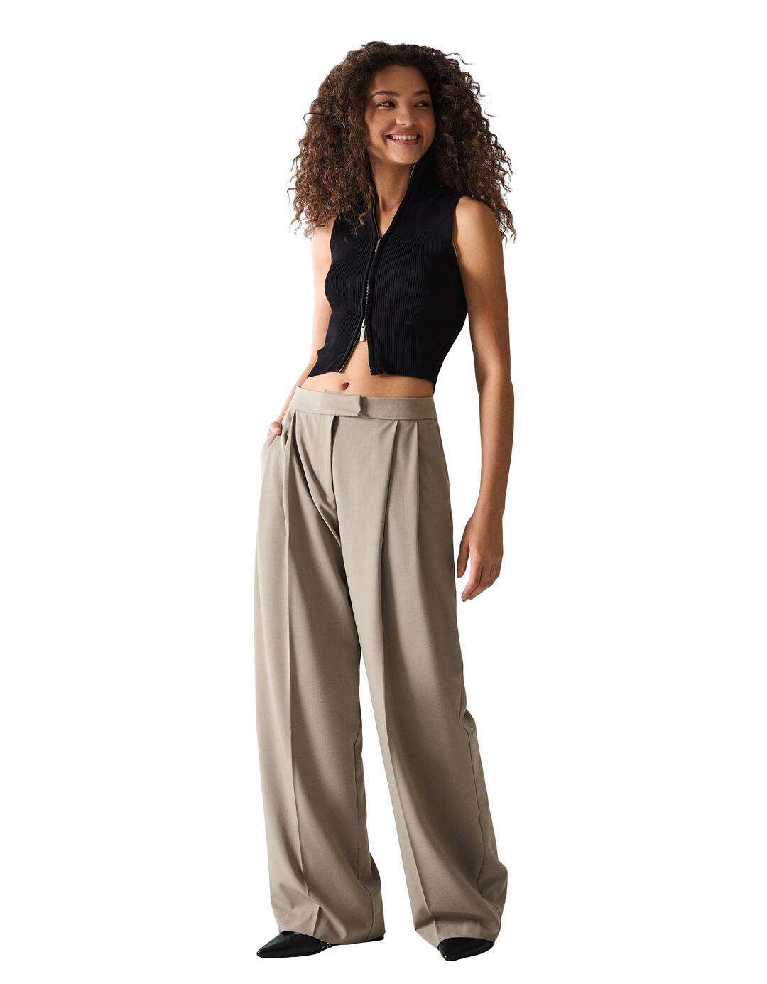 Relaxed-fit trousers with double darts