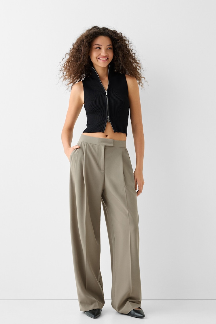 Relaxed-fit trousers with double darts