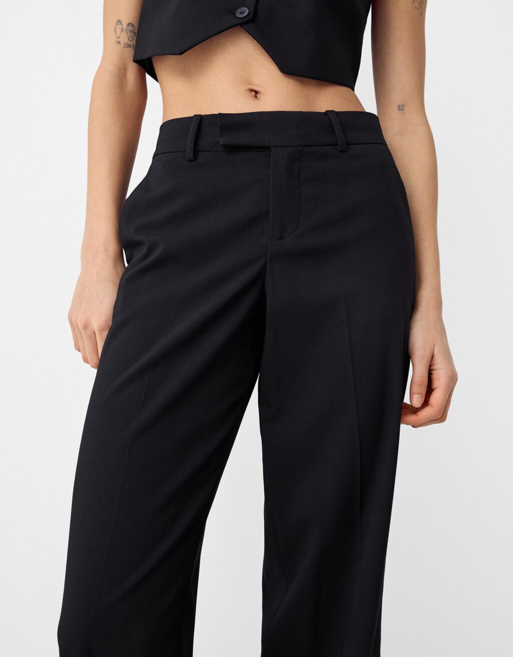 Low-waist straight-leg tailored fit trousers-Black-3