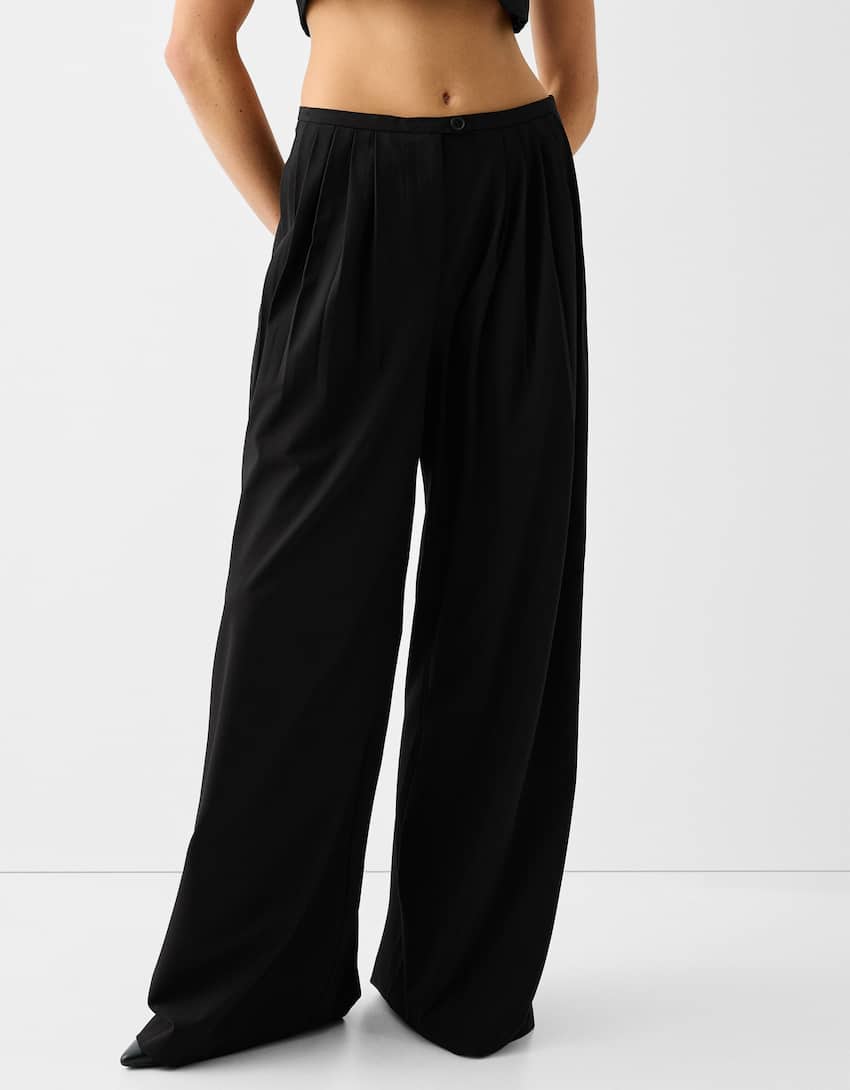 Pleated tailored wide-leg trousers - Women | Bershka