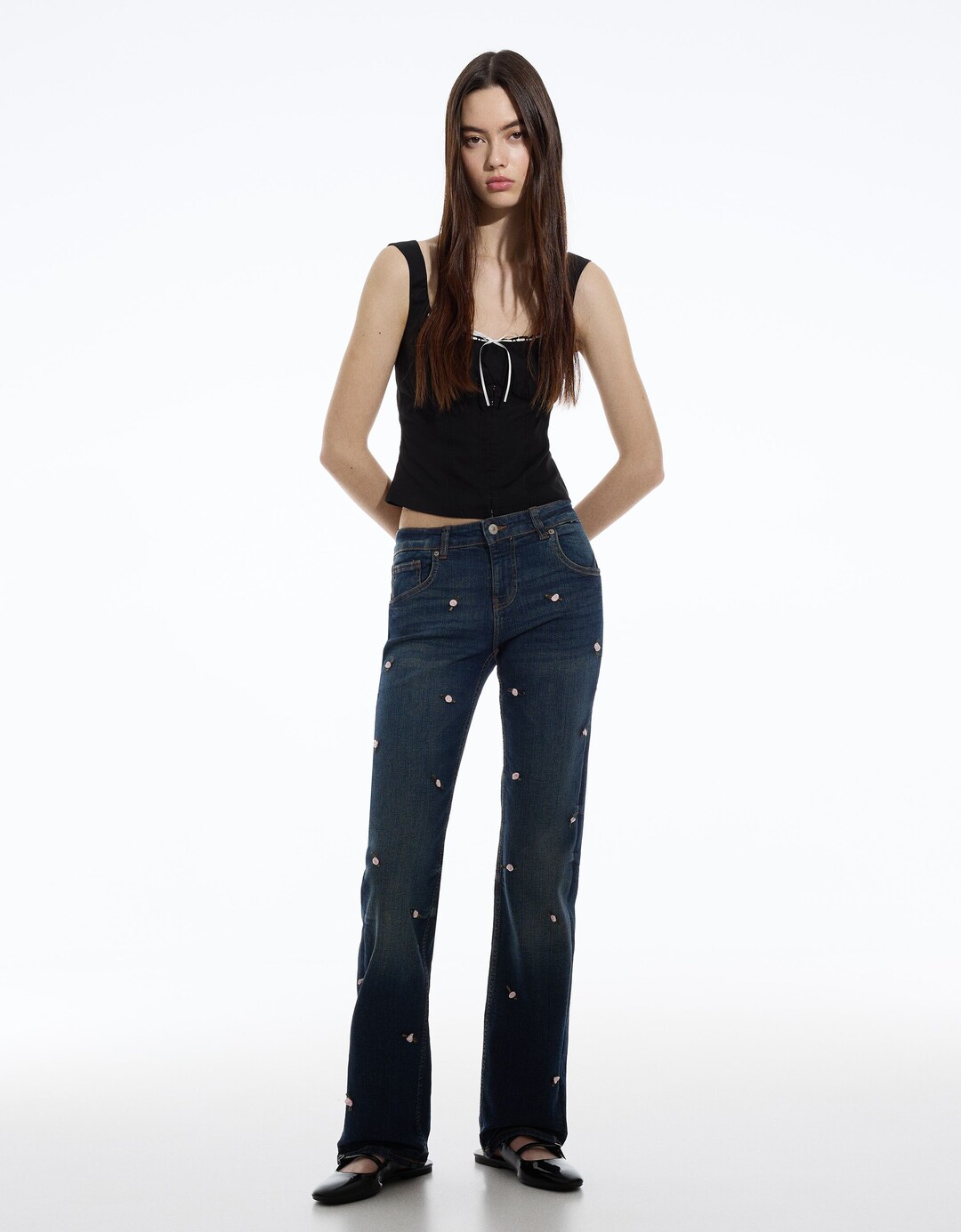 Low-waist straight fit jeans
