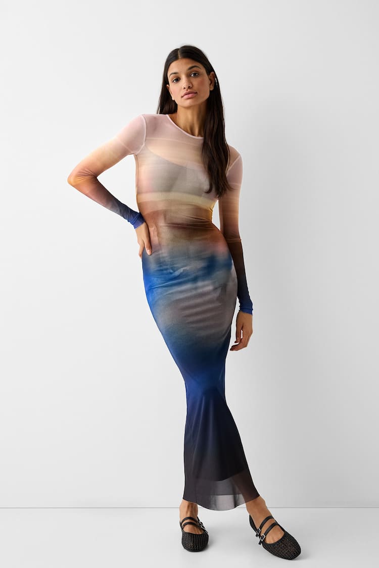 Длинное платье из полупрозрачной ткани с принтом