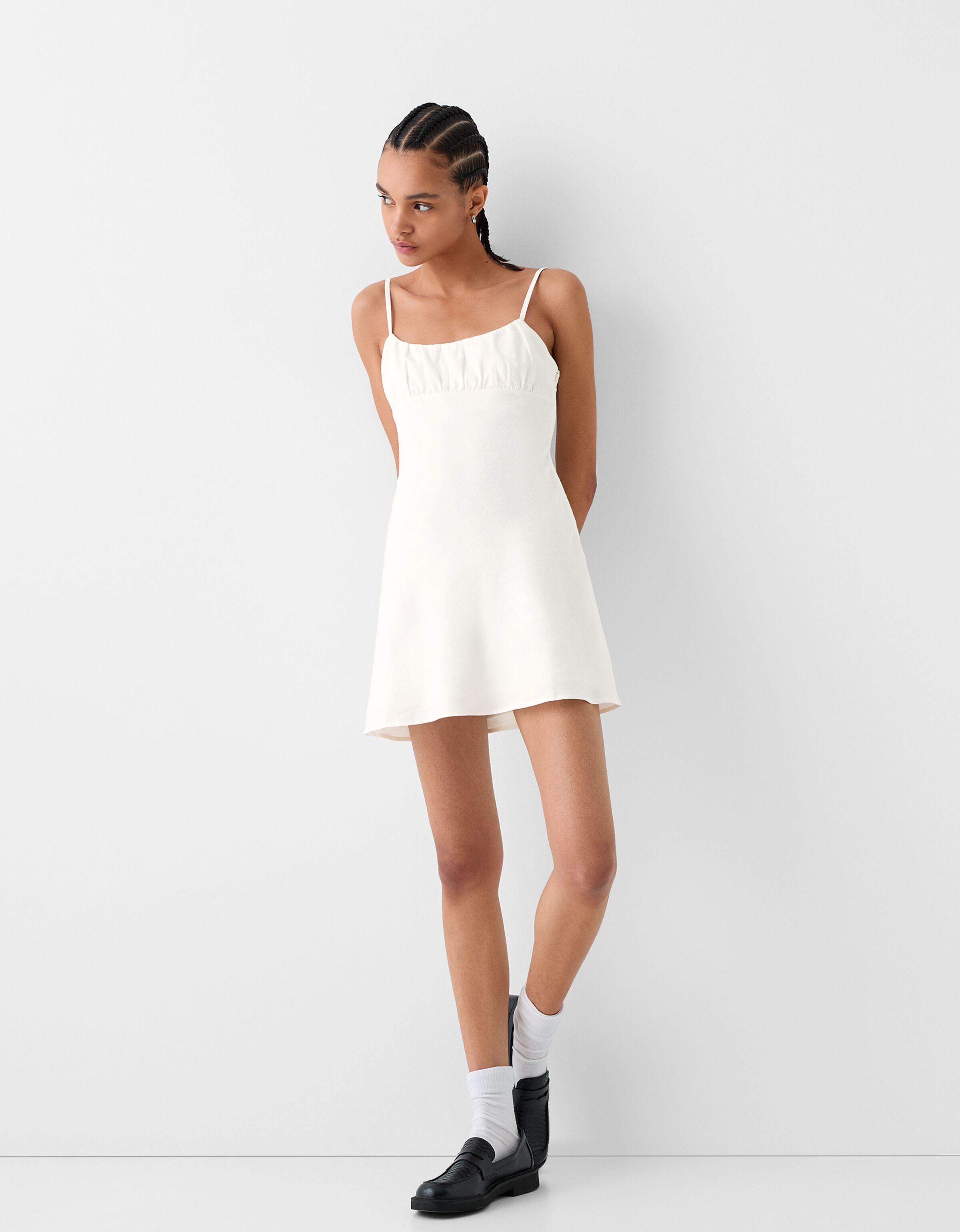 Vestito mini in lino Donna Bershka