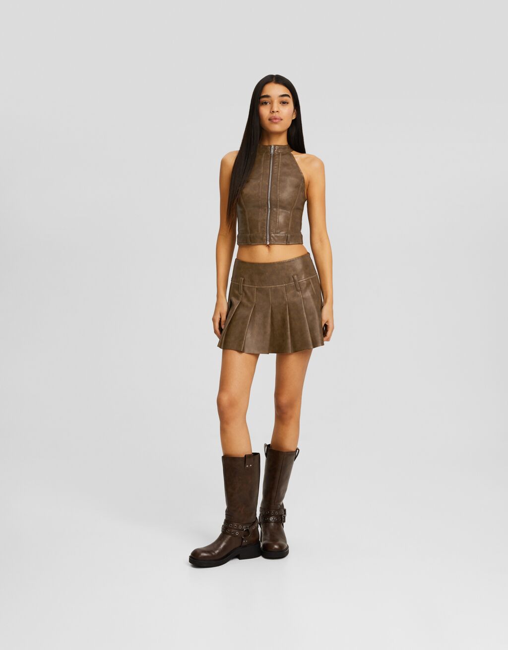 تنورة قصيرة من جلد صناعي بكسرات-بني-0