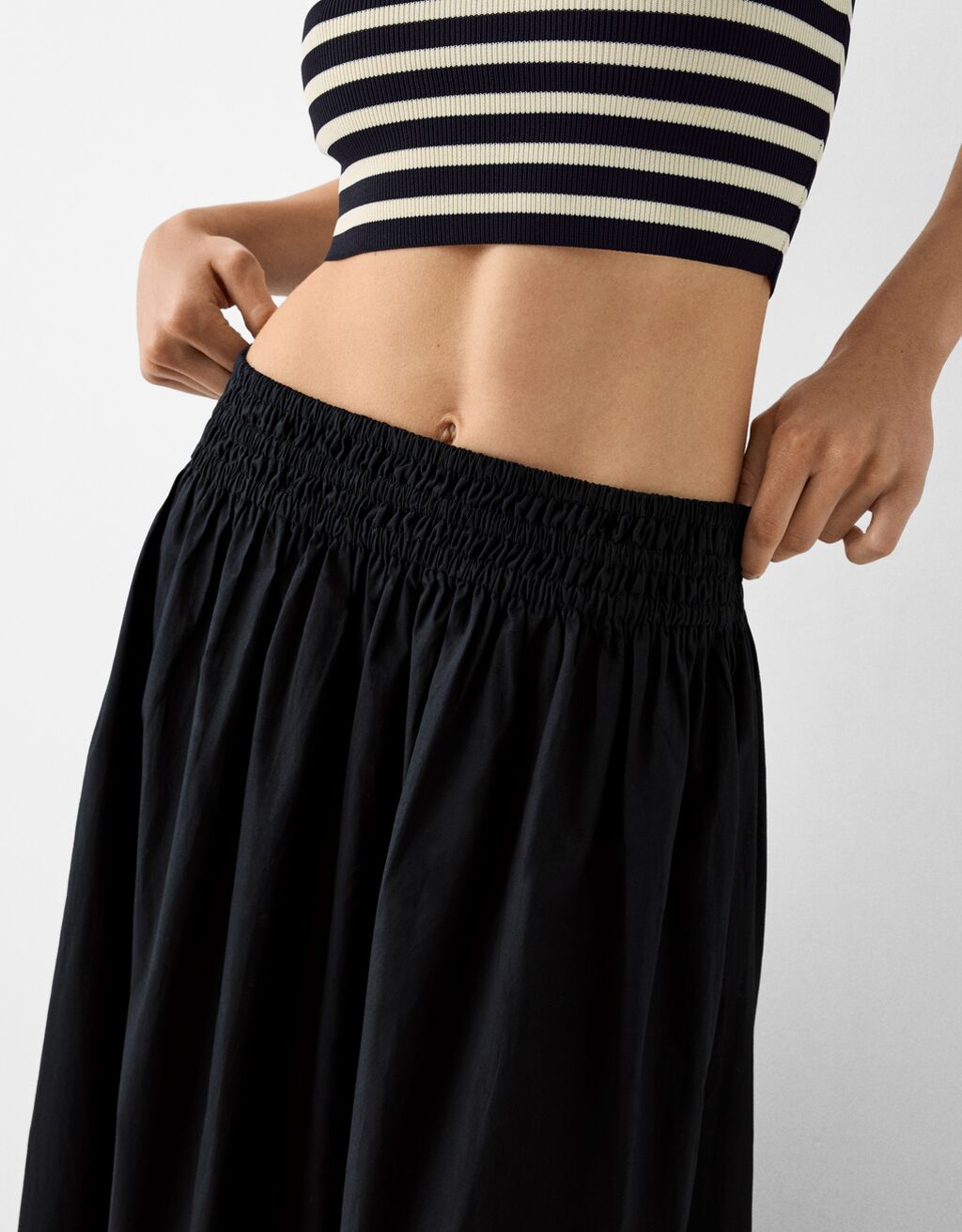 تنورة بوبلين متوسطة الطول بخصر مرن-أسود-6