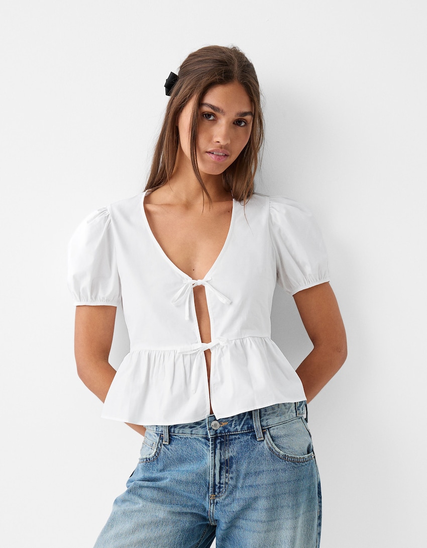 Short sleeve shirt with bow detail
