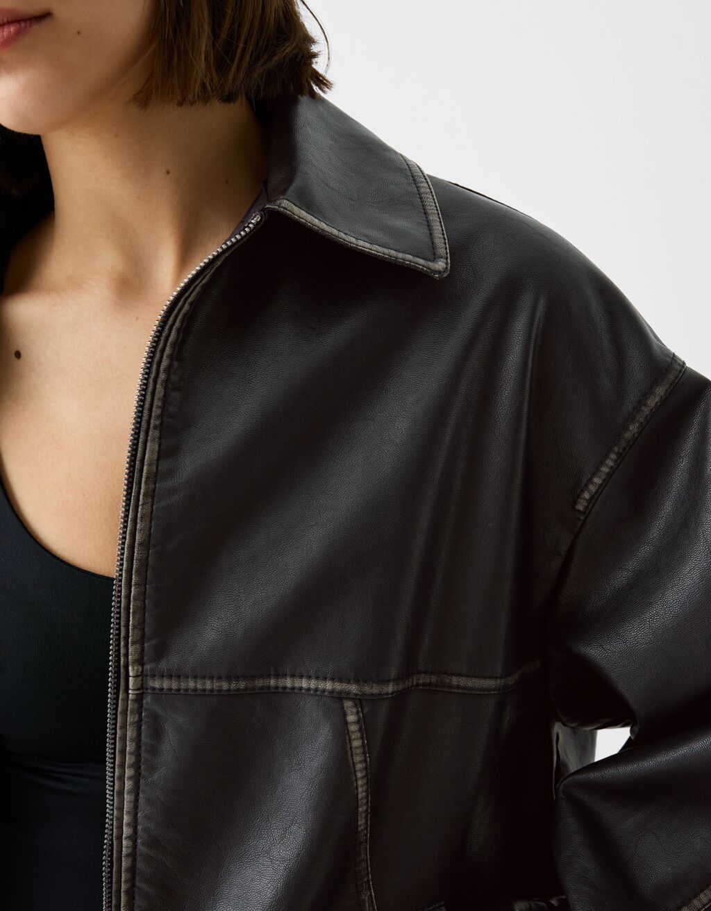 جاكيت داد فيت فضفاض من جلد صناعي معتق-أسود-5