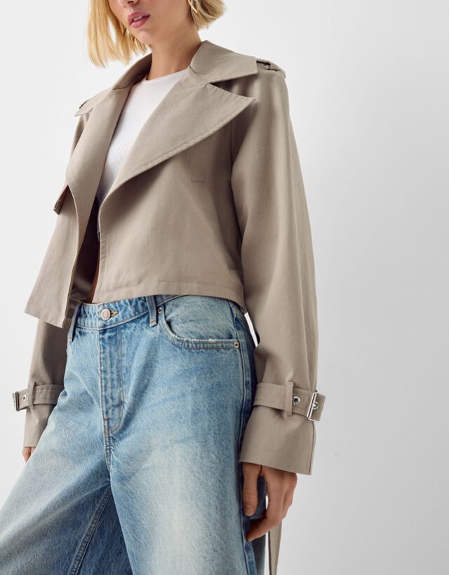 Cropped trench coat with buckle