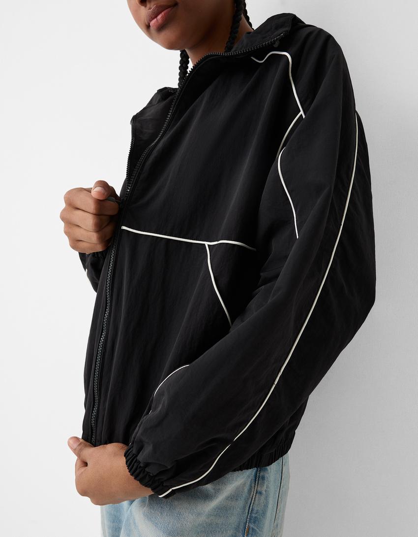 Casaco capuz pormenor contraste-Preto-5