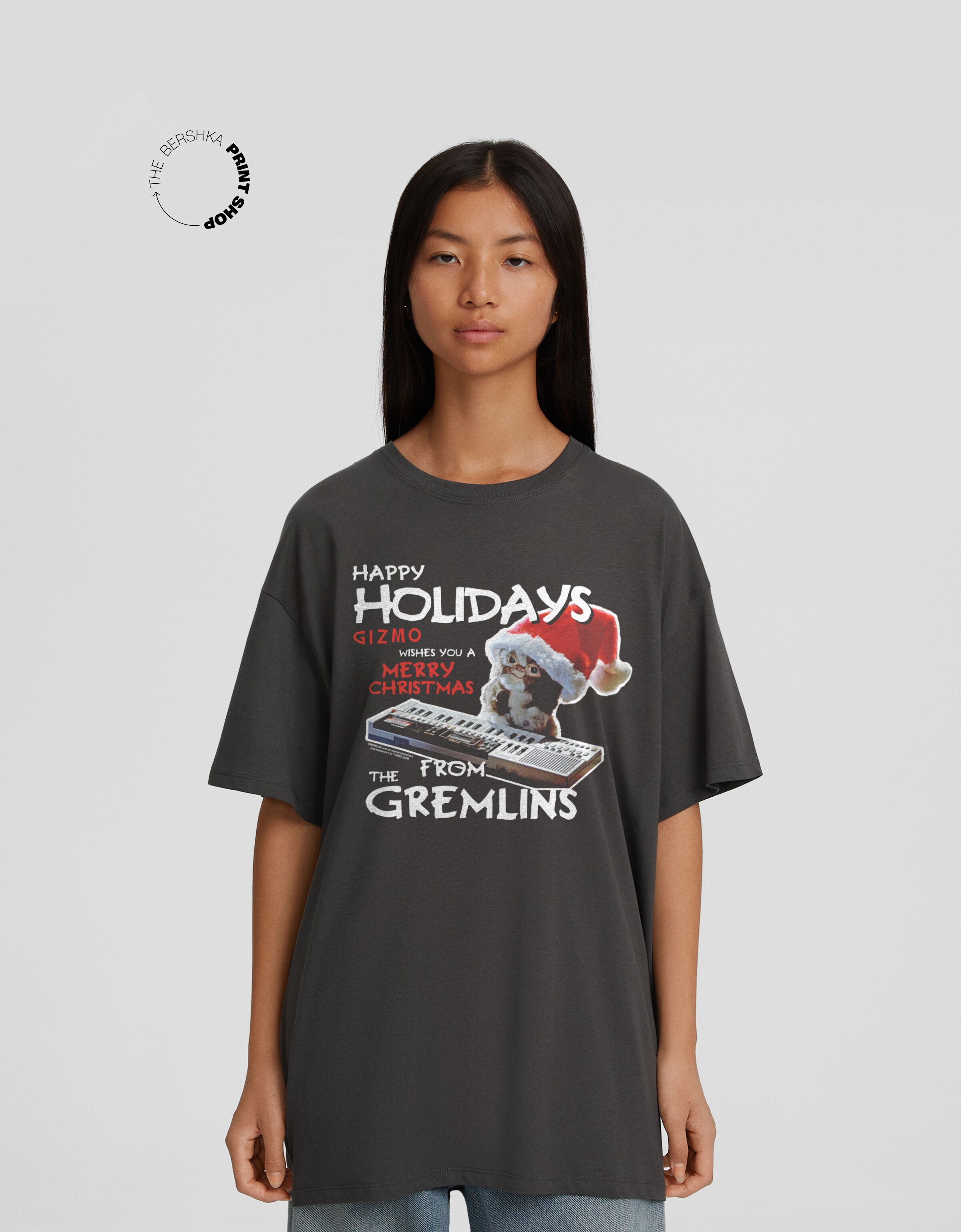 Camiseta gremlins sale pull and bear