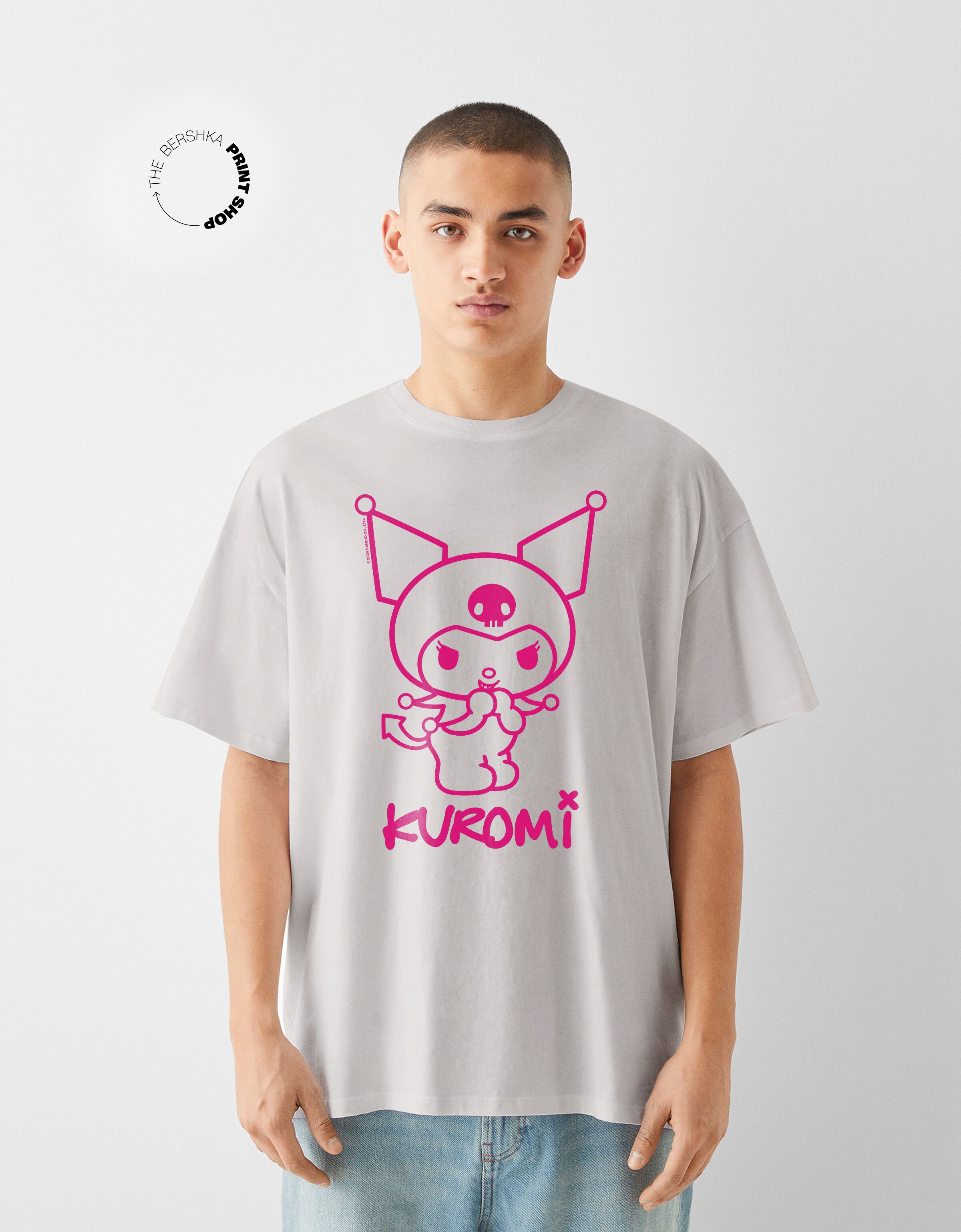 Camiseta blanca con deals dragon rojo bershka