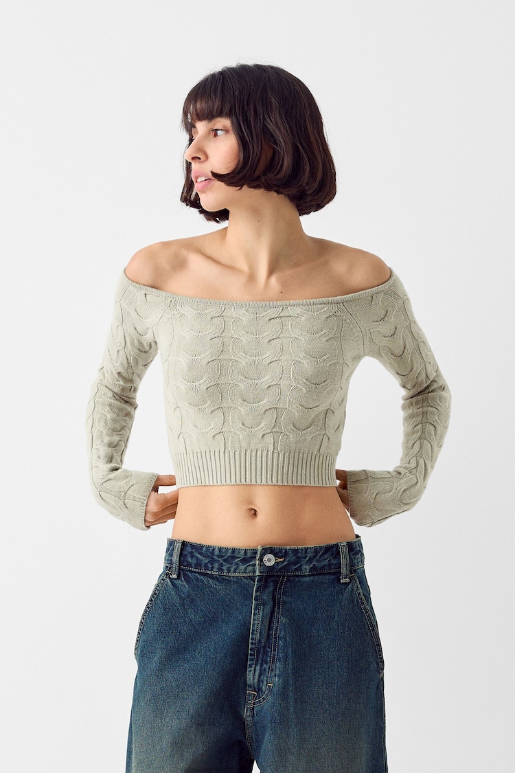 Pleten pulover z vzorcem kitk in odkritimi rameni