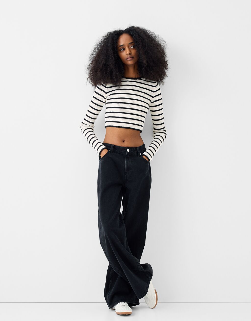 سويتر بفتحة خلفية-أسود-3