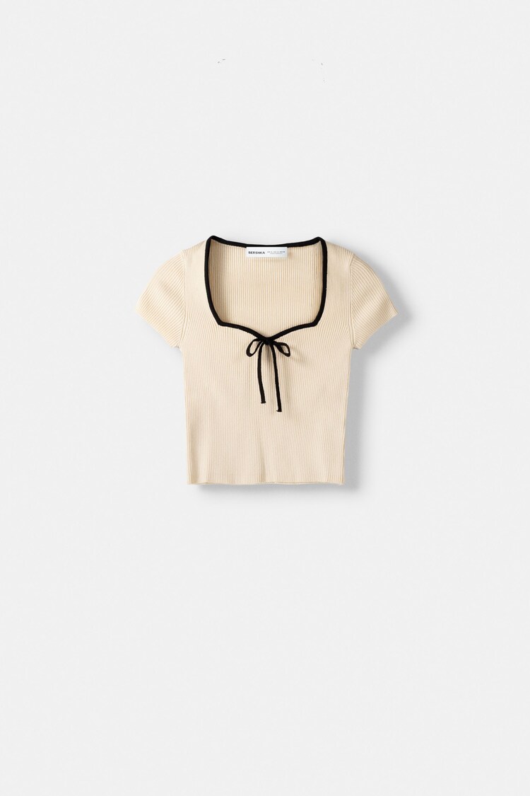 Short sleeve sweater with contrast bow