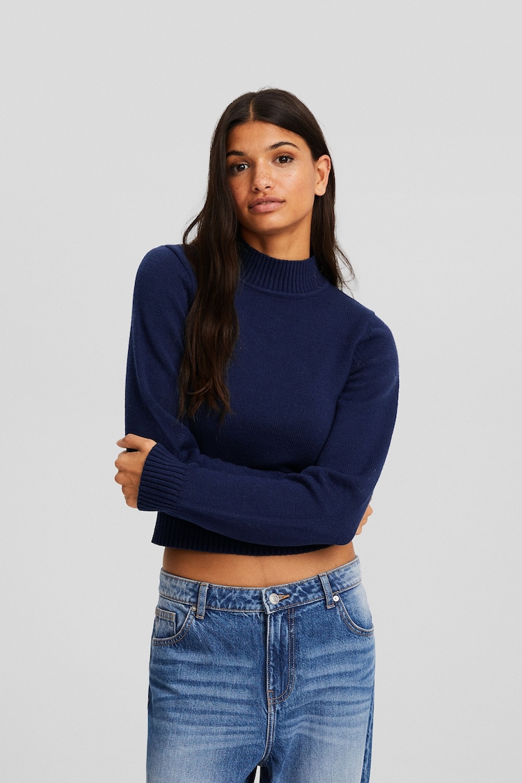 Пуловер с висока яка