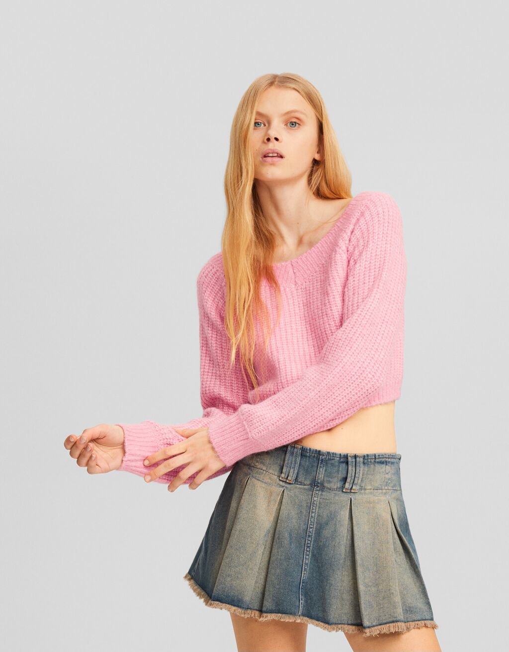 V-neck cropped sweater - Women