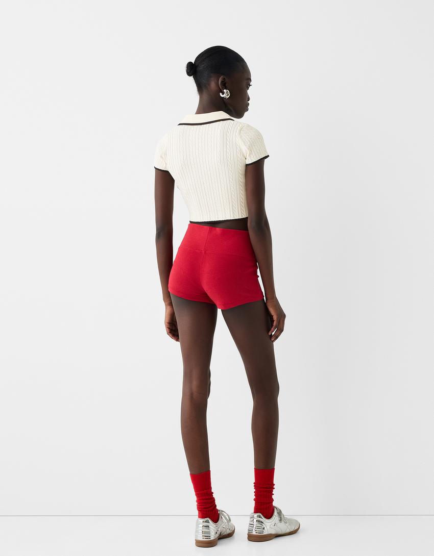 سويتر بحياكة مضفرة وياقة بولو وأكمام قصيرة-كريمي-1