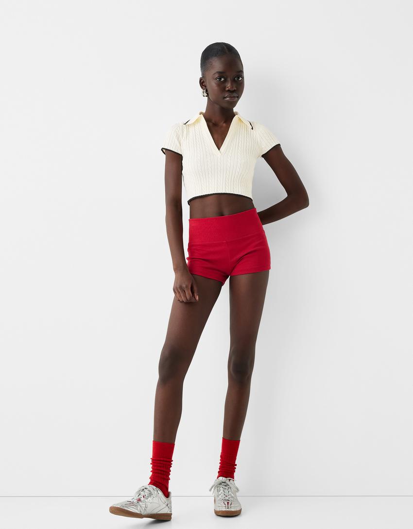 سويتر بحياكة مضفرة وياقة بولو وأكمام قصيرة-كريمي-3