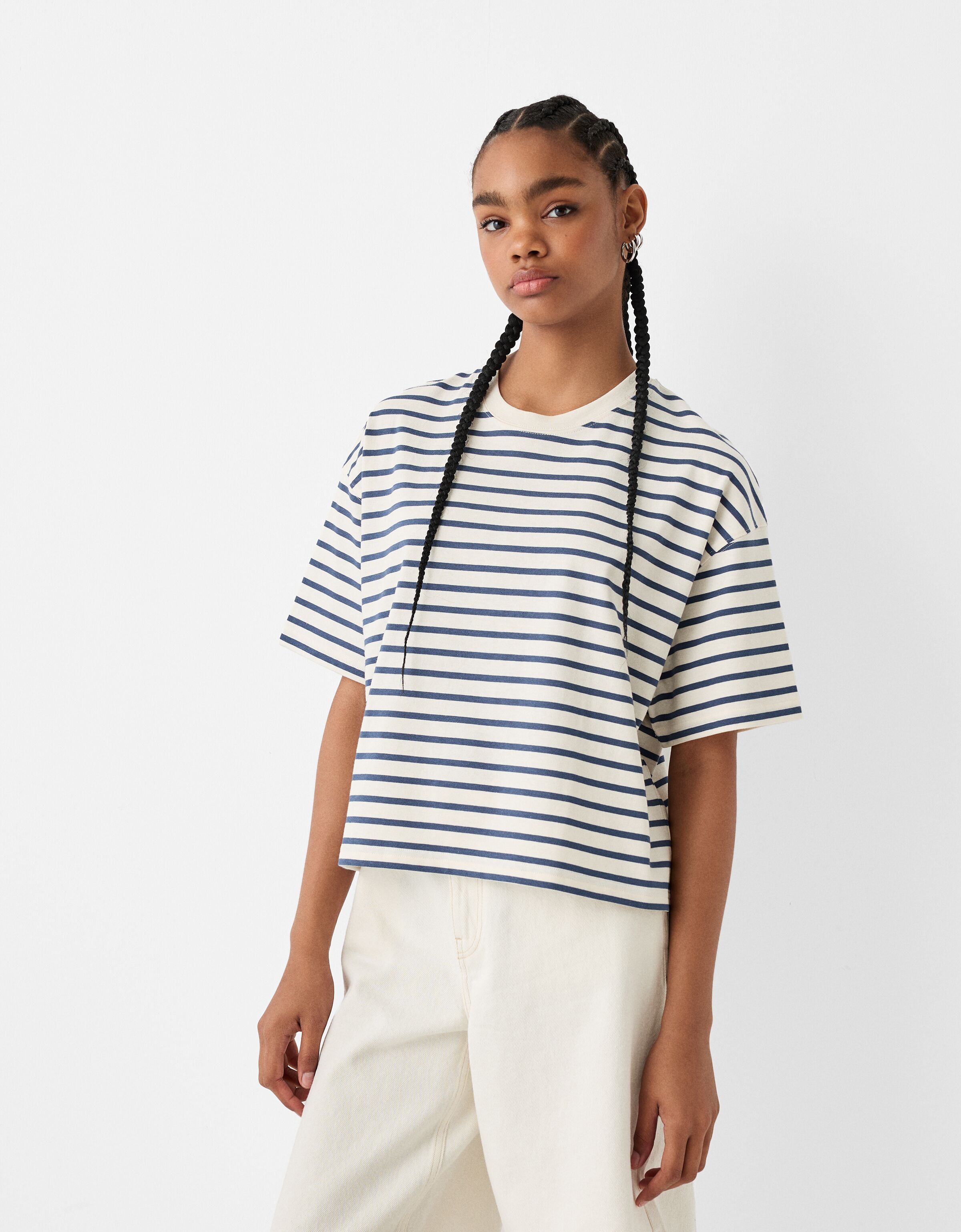 Camiseta manga corta boxy fit Mujer Bershka