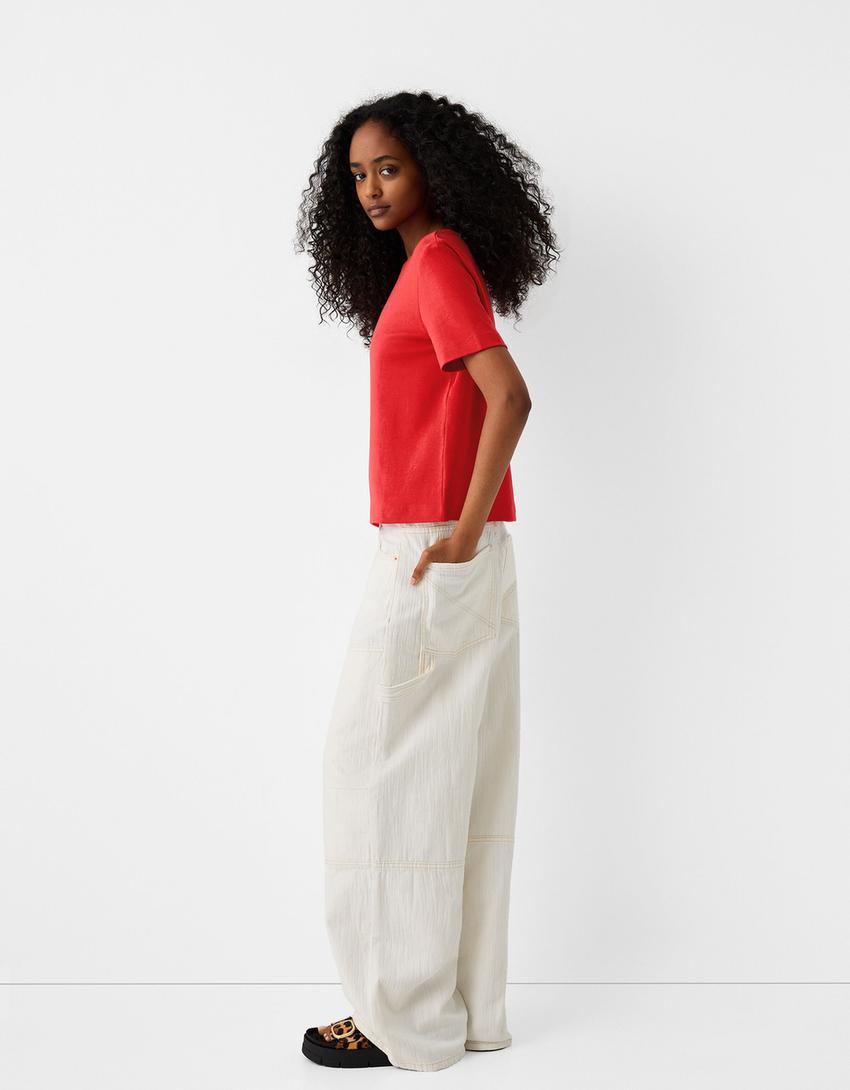 تيشرت بقصّة عادية وأكمام قصيرة-أحمر-1