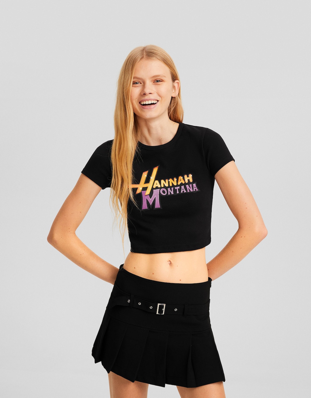 Kısa kollu Hannah Montana baskılı crop t-shirt