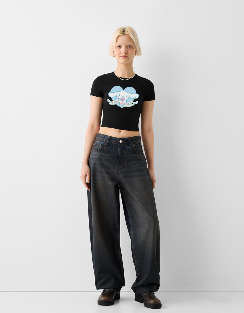 T-shirt Cinnamoroll manga curta cropped estampado-Preto-4