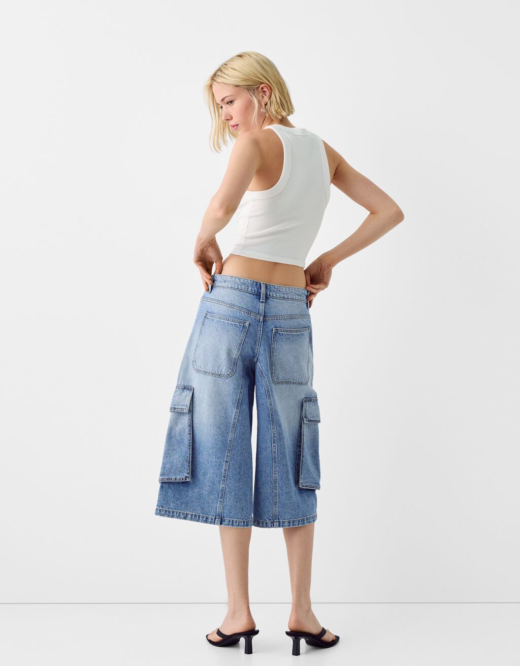 Baggy cargo Bermuda jorts Women Bershka