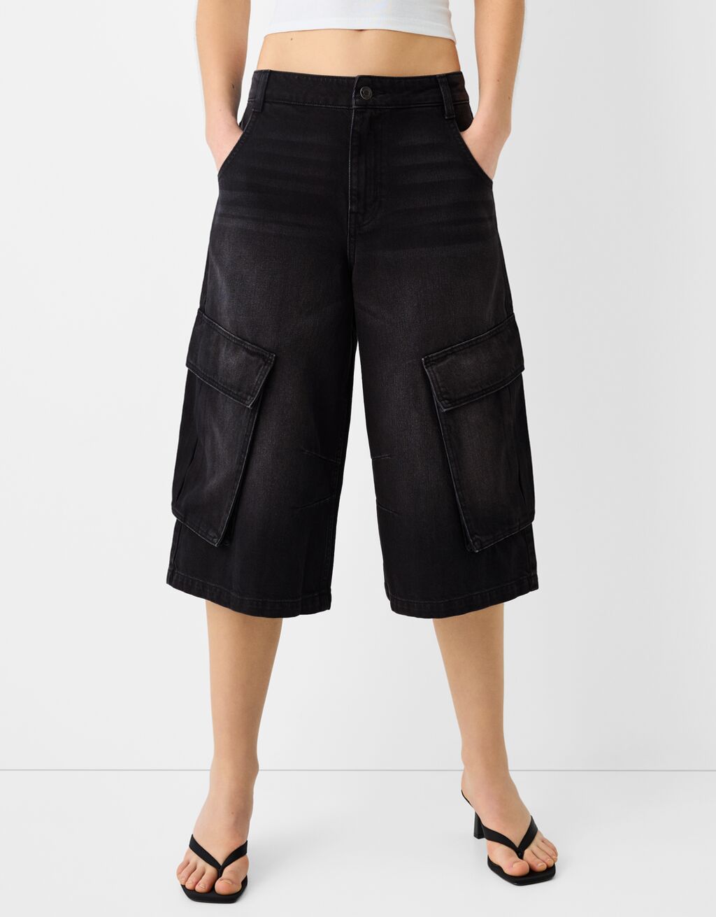 Baggy cargo Bermuda jorts Women Bershka