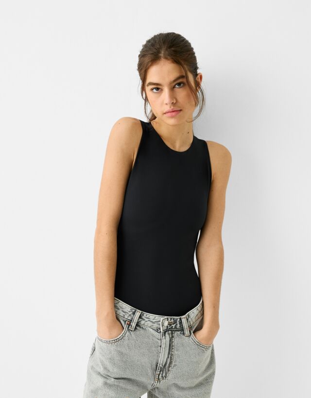 Camiseta hombreras best sale bershka