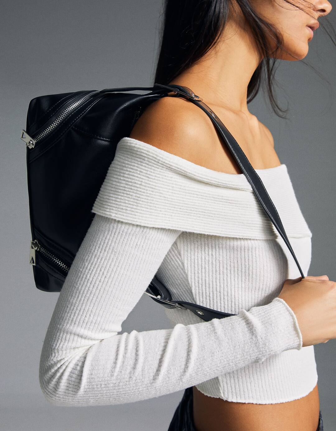 Shoulder bag with zips