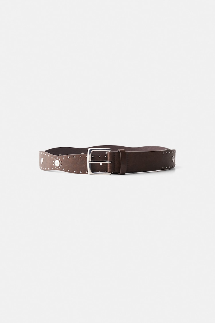 Distressed belt with detailing