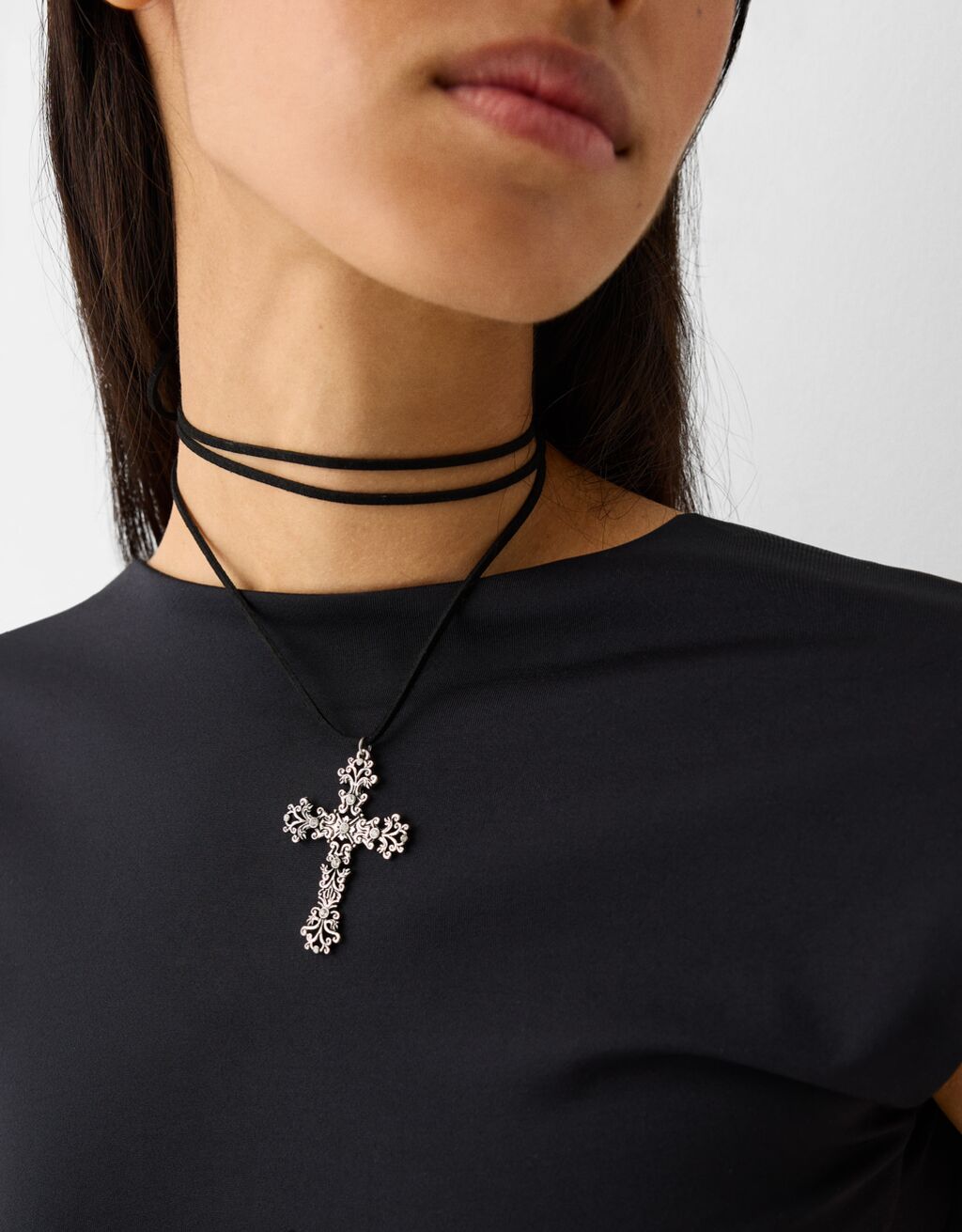 Choker with deals cross pendant