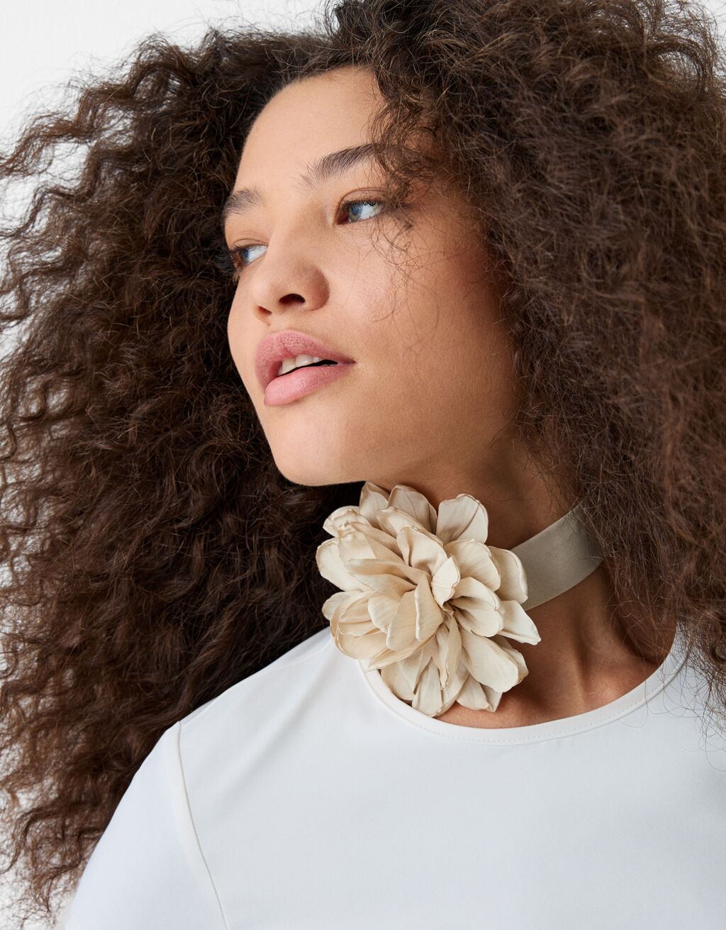 Floral choker necklace