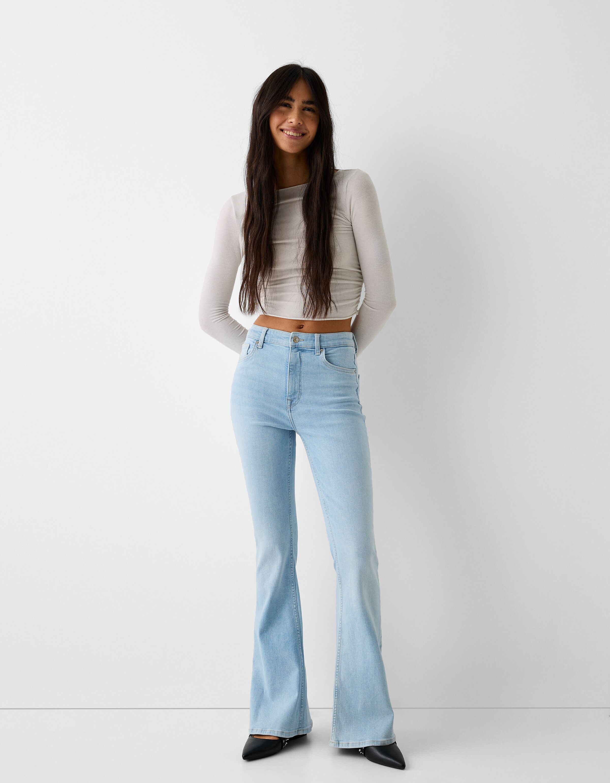 Jeans Flare para Mujer Nueva Colecci n BERSHKA Espa a