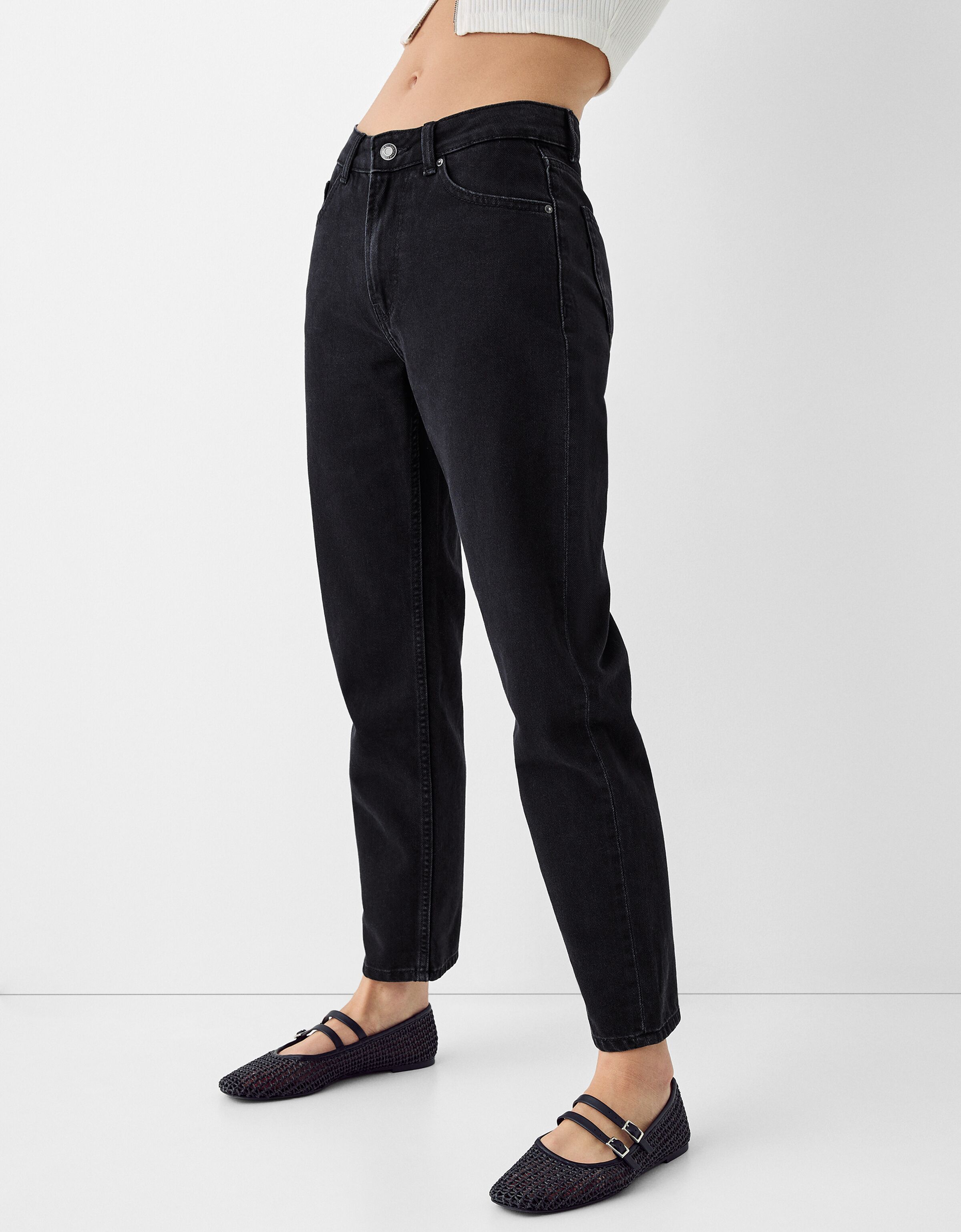 Jeans mom fit con rotos online bershka